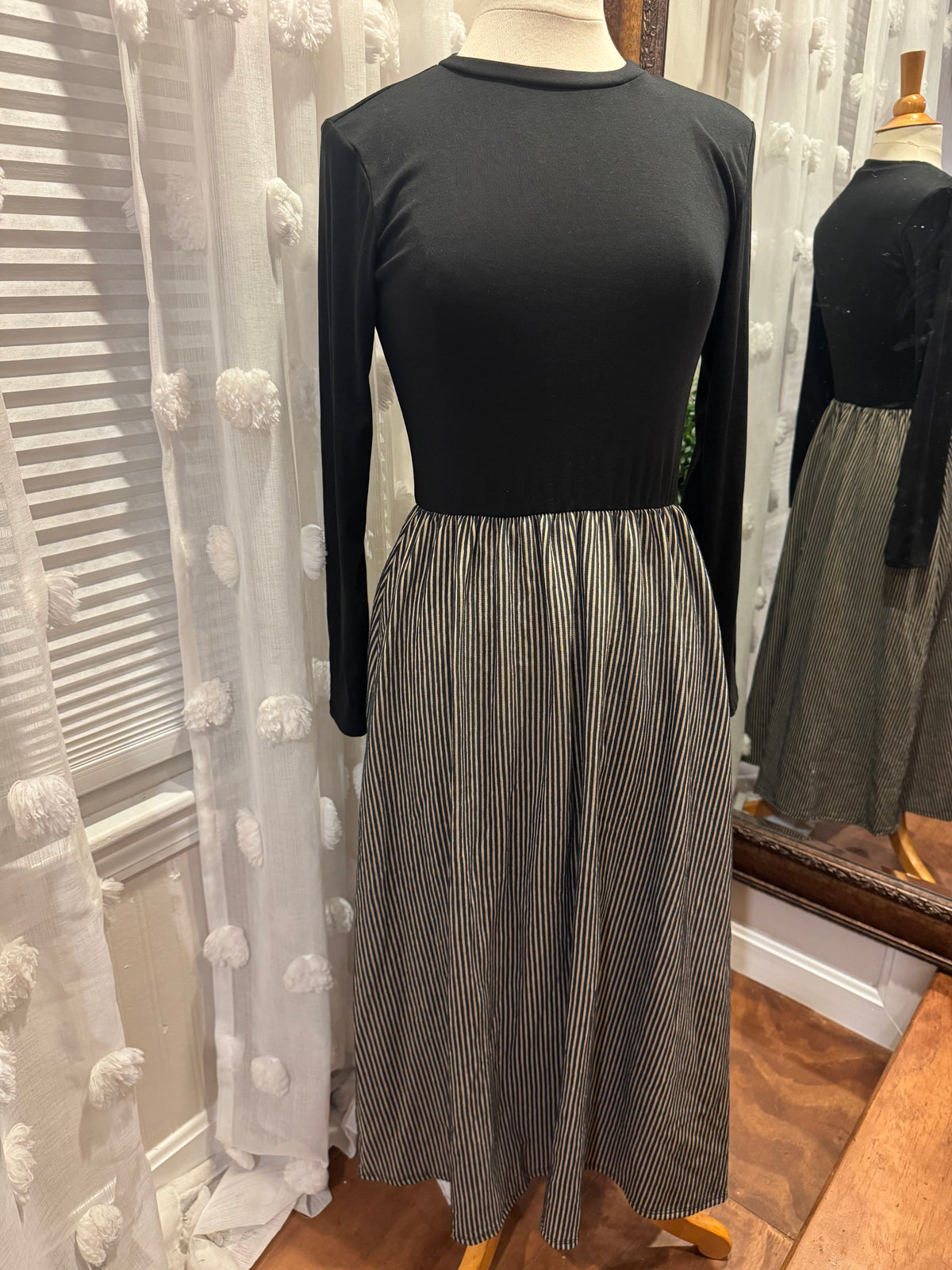 Pleated Midi Dress with Fitted Knit long sleeve Top -  Black